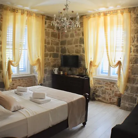 فندق Pietra Rossa 4*