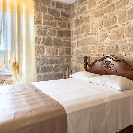 Pietra Rossa 4* سبليت