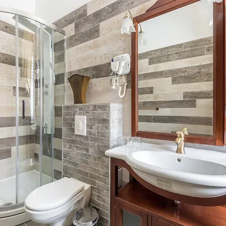 Pietra Rossa 4* سبليت