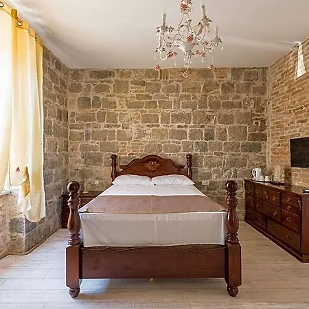 Pietra Rossa 4*
