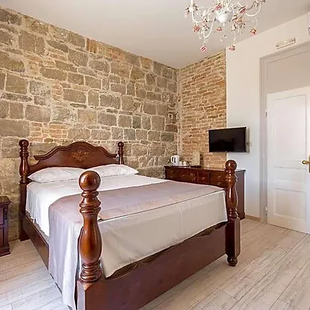 Pietra Rossa Hotel