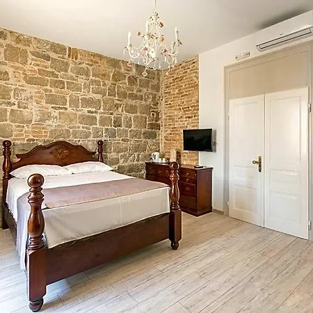 Pietra Rossa 4* Split