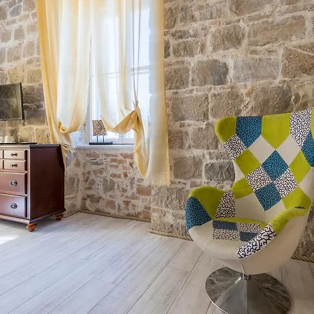 Pietra Rossa スプリト